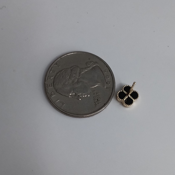 18K Yellow Gold Black Clover Stud Earrings 7mm Flower New Lightweight UNBRANDED - Picture 9 of 11